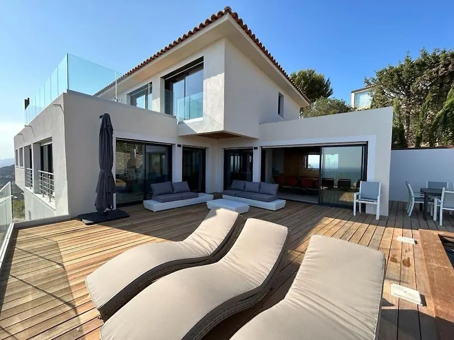 Villa Étoiles d'Or: Seaside Luxury in Carqueiranne France