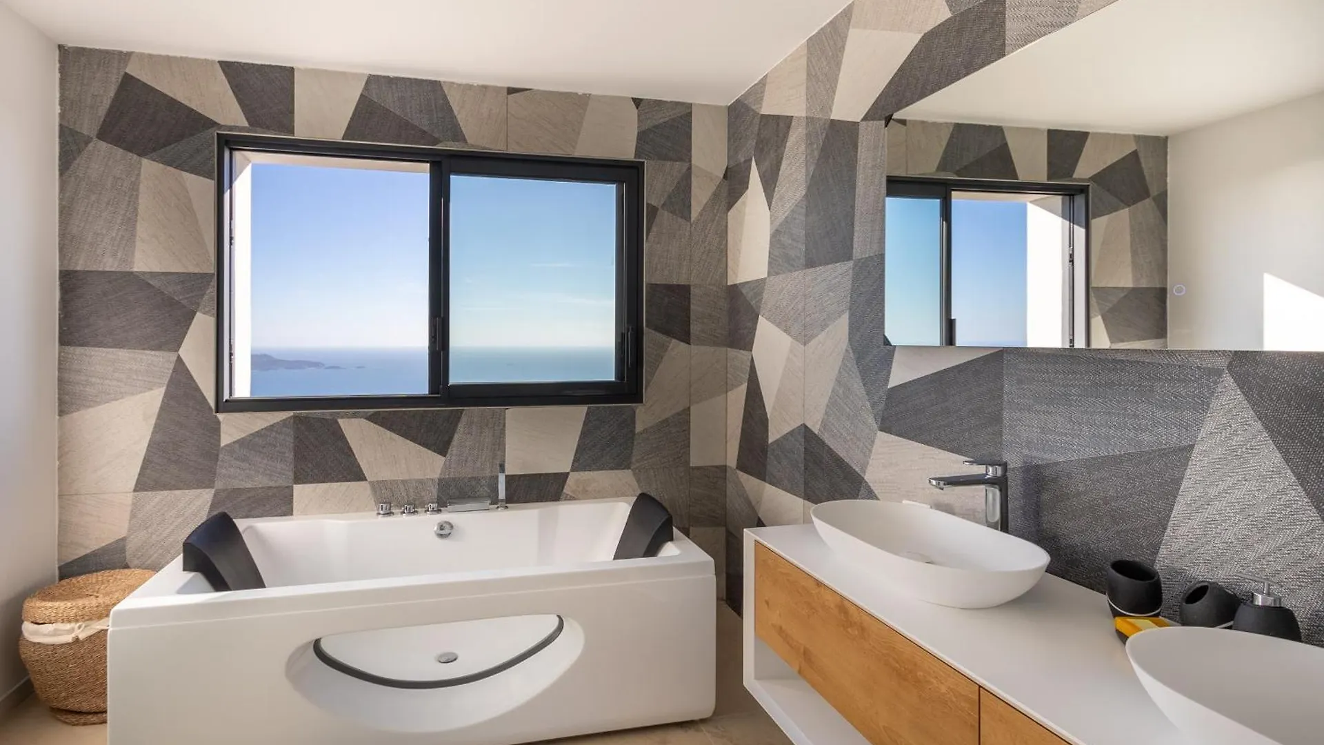 Villa Étoiles d'Or: Seaside Luxury in Carqueiranne 0*,