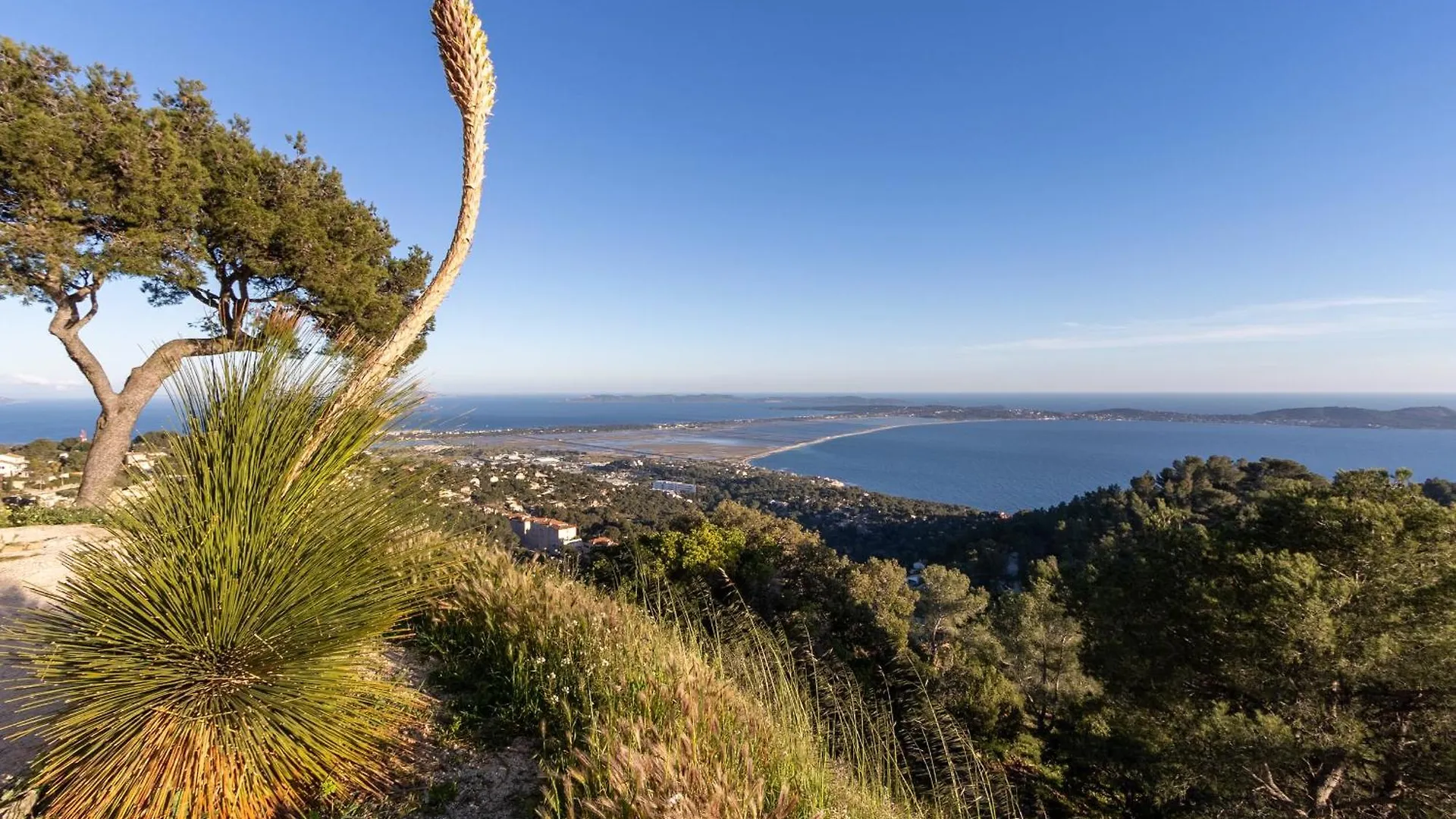 Villa 5 Etoiles Vue Sur Les Iles D'Or Carqueiranne Sea And Mountain Pleasure Villa Vue Mer La Californie 0*,  Γαλλία