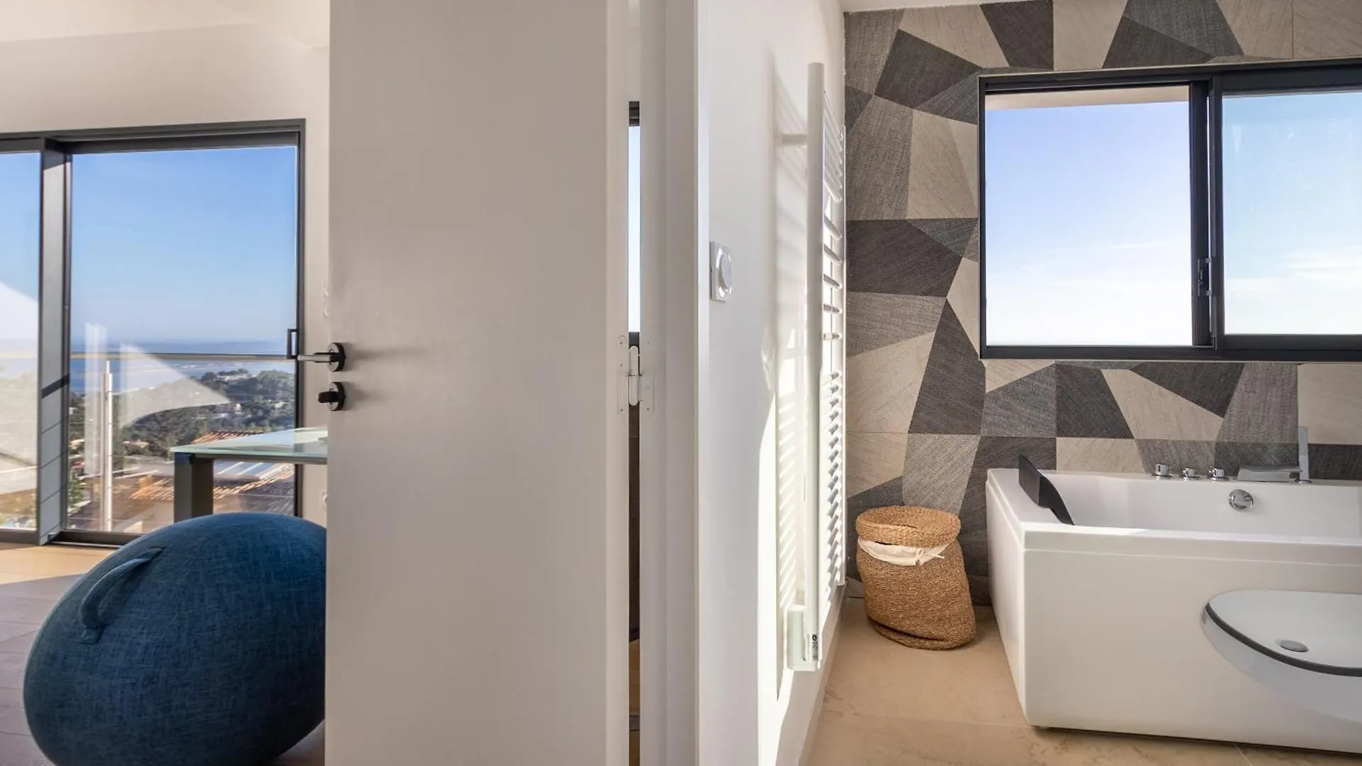 Villa Étoiles d'Or: Seaside Luxury in Carqueiranne