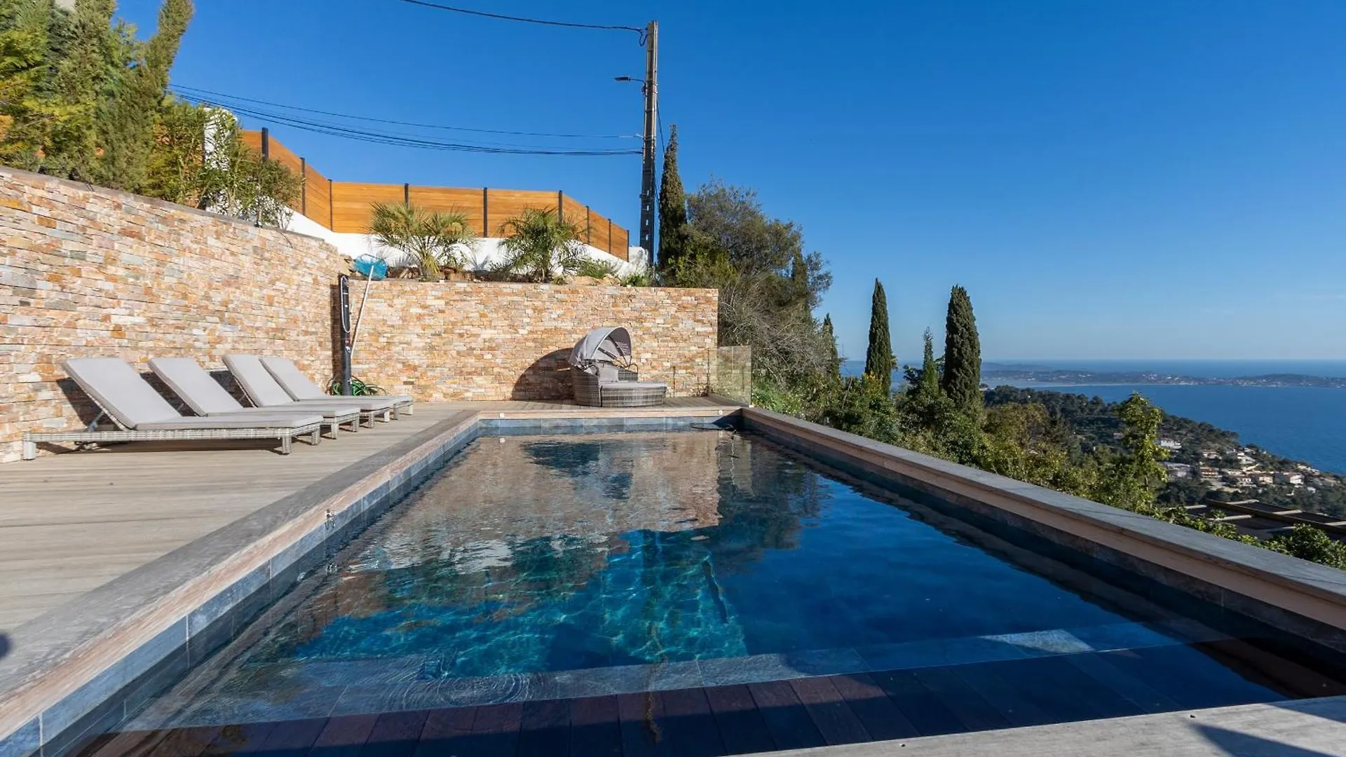 Villa Étoiles d'Or: Seaside Luxury in Carqueiranne 0*,  France